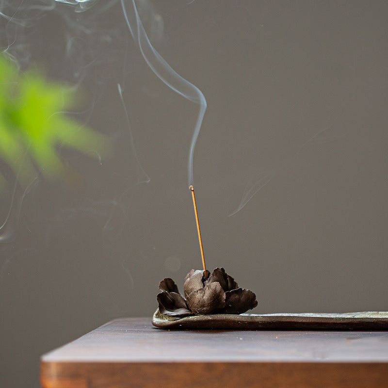 Chinese Handmade Unique Zen Peony Ceramic Aromatherapy Incense Holder Decorationn